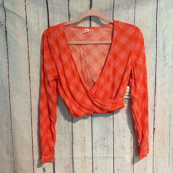 NWT BP SURPLICE V-NECK CROP TOP - Picture 3 of 8